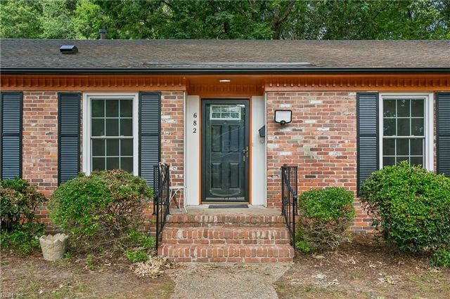 682 Village Green Parkway PW, Newport News, VA 23602