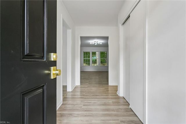 682 Village Green Parkway PW, Newport News, VA 23602