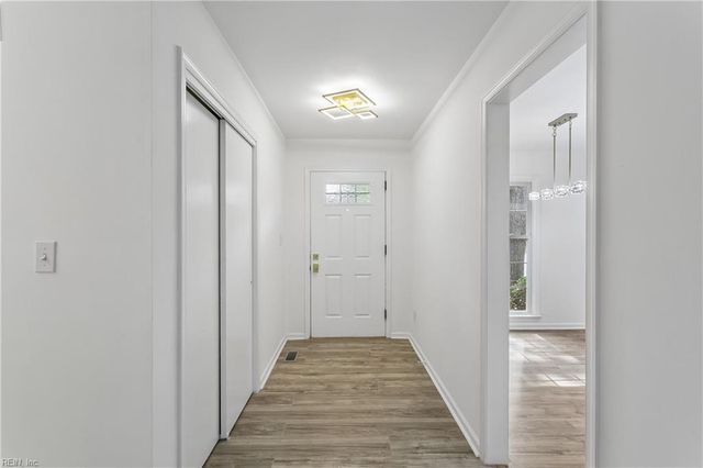 682 Village Green Parkway PW, Newport News, VA 23602