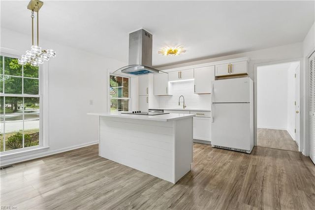 682 Village Green Parkway PW, Newport News, VA 23602