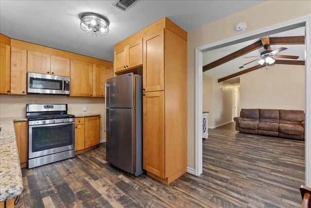 12423 A Bar Dr, Santa Fe, TX 77510