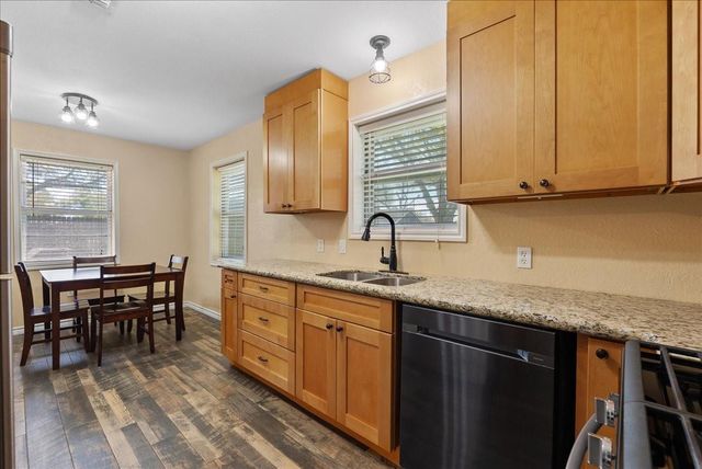 12423 A Bar Dr, Santa Fe, TX 77510