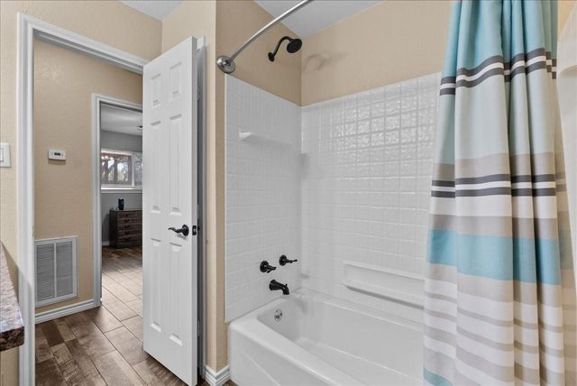 12423 A Bar Dr, Santa Fe, TX 77510