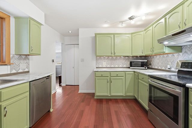 N1914 Wedgewood DRIVE, La Crosse, WI 54601