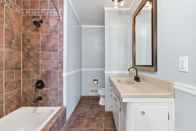 N1914 Wedgewood DRIVE, La Crosse, WI 54601