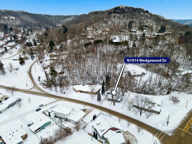 N1914 Wedgewood DRIVE, La Crosse, WI 54601