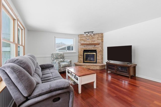 N1914 Wedgewood DRIVE, La Crosse, WI 54601