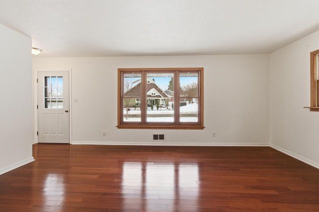 N1914 Wedgewood DRIVE, La Crosse, WI 54601