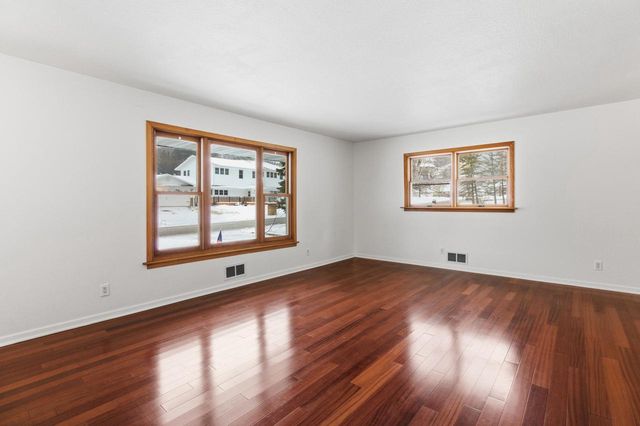 N1914 Wedgewood DRIVE, La Crosse, WI 54601