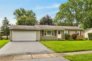 15 Adair Drive, Gates, NY 14606