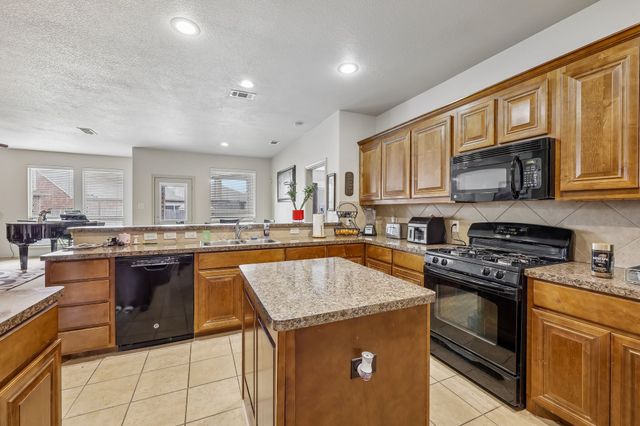 5220 Prestwick Drive, Arlington, TX 76001