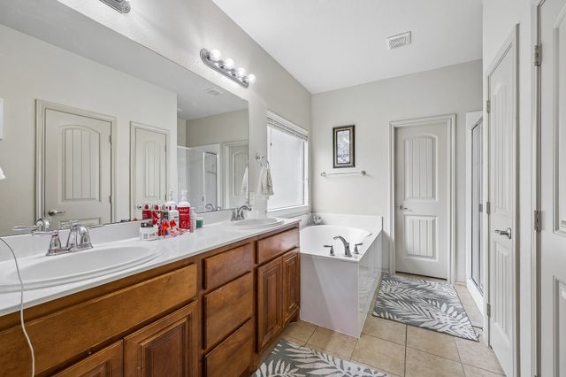 5220 Prestwick Drive, Arlington, TX 76001