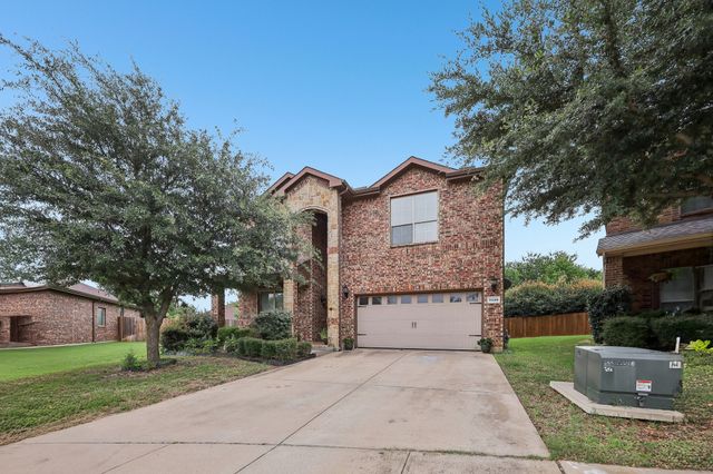 5220 Prestwick Drive, Arlington, TX 76001