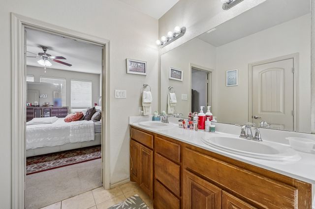 5220 Prestwick Drive, Arlington, TX 76001