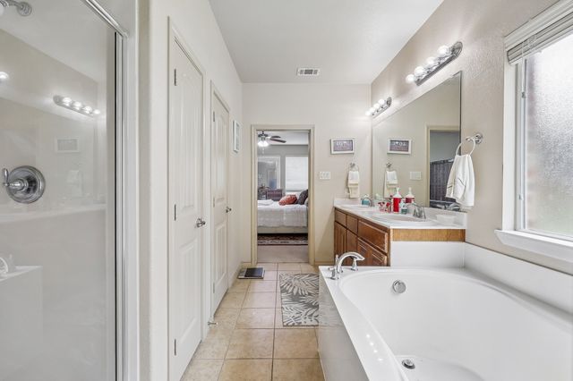 5220 Prestwick Drive, Arlington, TX 76001