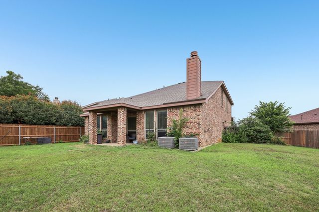 5220 Prestwick Drive, Arlington, TX 76001