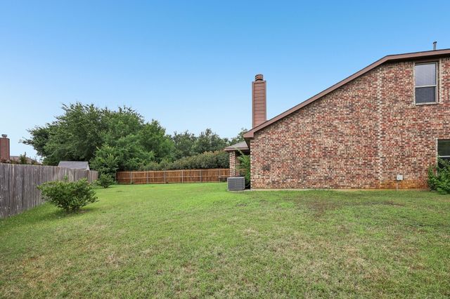 5220 Prestwick Drive, Arlington, TX 76001