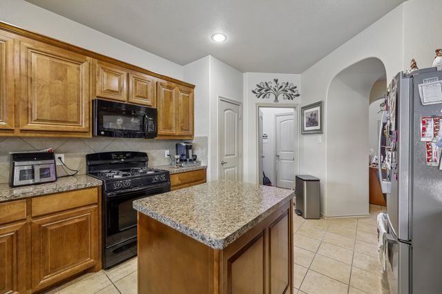 5220 Prestwick Drive, Arlington, TX 76001