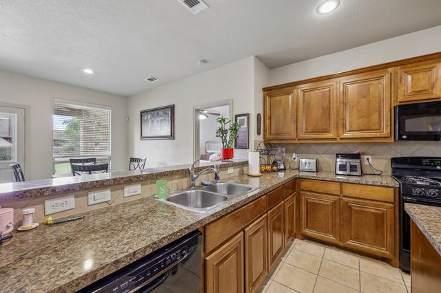 5220 Prestwick Drive, Arlington, TX 76001