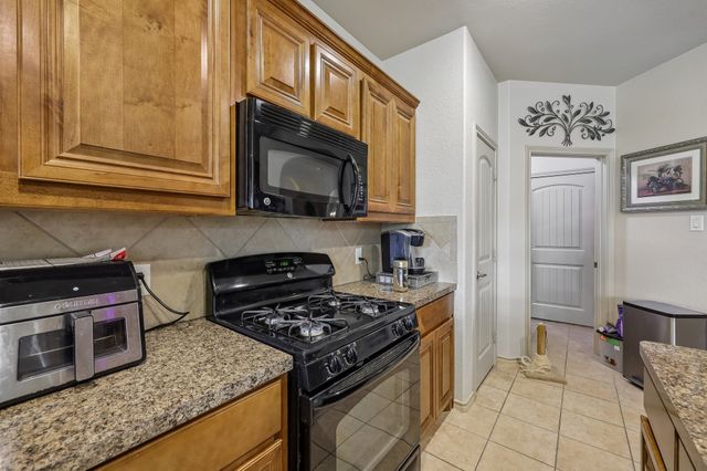 5220 Prestwick Drive, Arlington, TX 76001