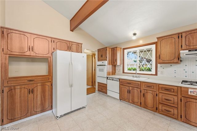 1226 Golden Gate Boulevard, Mayfield Heights, OH 44124