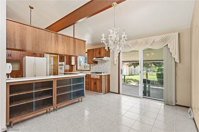 1226 Golden Gate Boulevard, Mayfield Heights, OH 44124