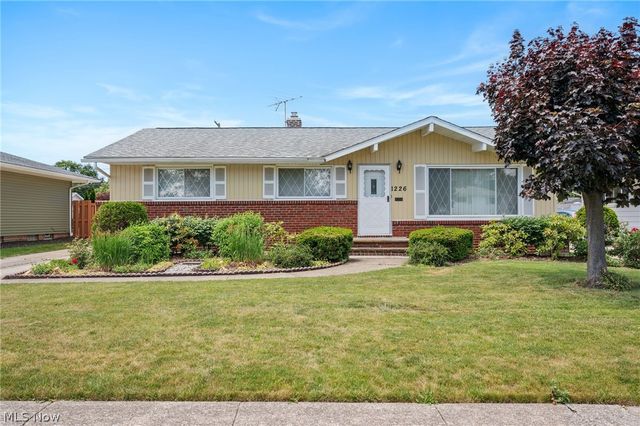 1226 Golden Gate Boulevard, Mayfield Heights, OH 44124