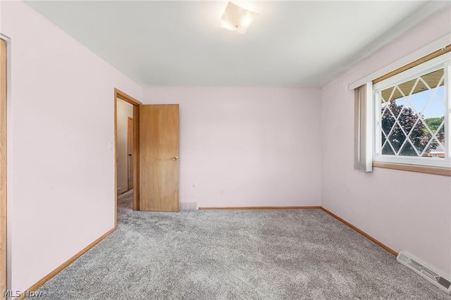 1226 Golden Gate Boulevard, Mayfield Heights, OH 44124