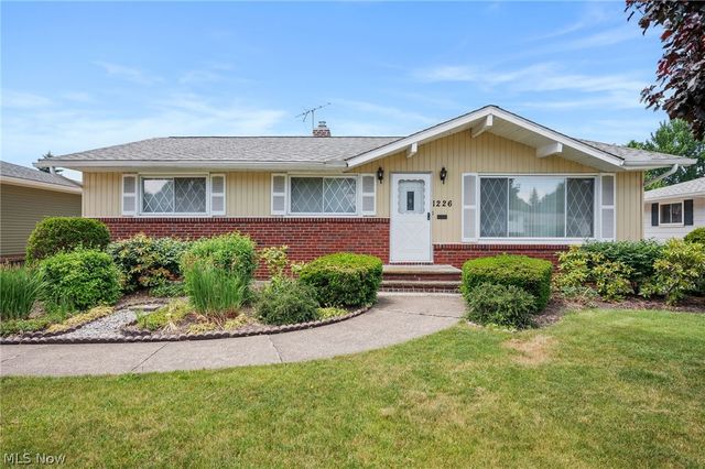 1226 Golden Gate Boulevard, Mayfield Heights, OH 44124