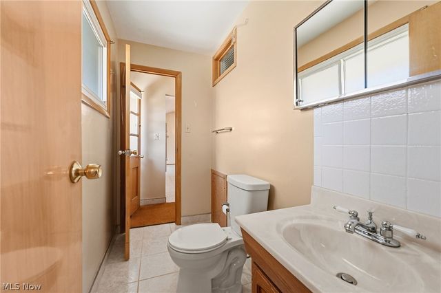 1226 Golden Gate Boulevard, Mayfield Heights, OH 44124