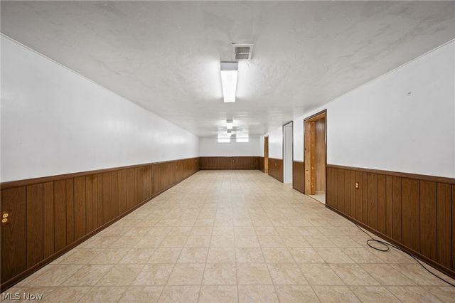 1226 Golden Gate Boulevard, Mayfield Heights, OH 44124