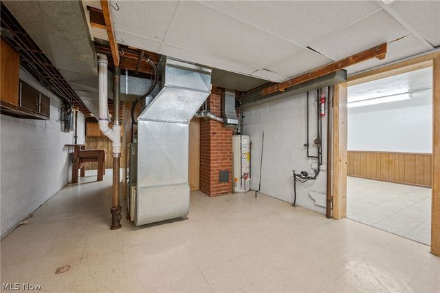 1226 Golden Gate Boulevard, Mayfield Heights, OH 44124