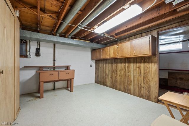 1226 Golden Gate Boulevard, Mayfield Heights, OH 44124
