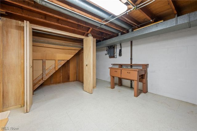 1226 Golden Gate Boulevard, Mayfield Heights, OH 44124