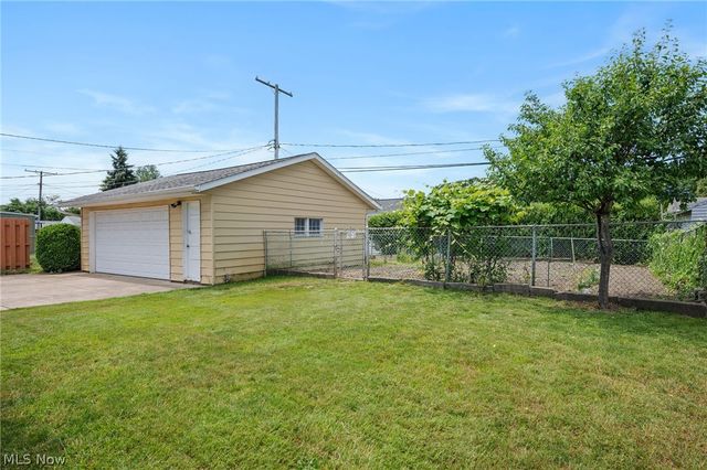 1226 Golden Gate Boulevard, Mayfield Heights, OH 44124