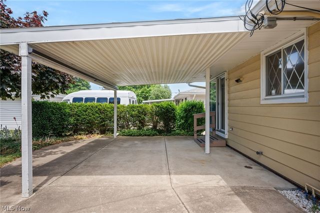 1226 Golden Gate Boulevard, Mayfield Heights, OH 44124
