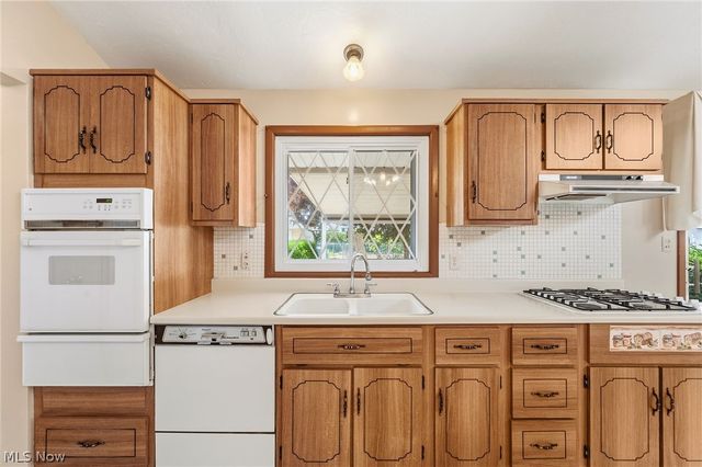 1226 Golden Gate Boulevard, Mayfield Heights, OH 44124