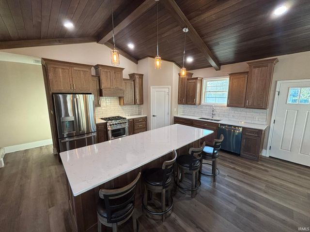 1200 N Cabernet Court, Vincennes, IN 47591