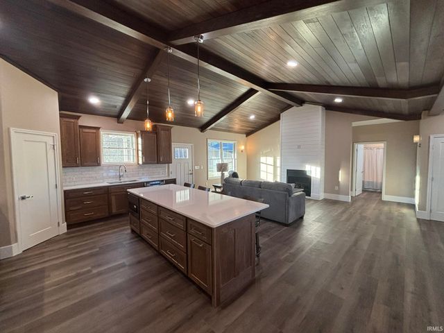 1200 N Cabernet Court, Vincennes, IN 47591