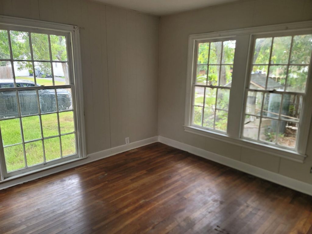 911 N Ashbel Street, Baytown, TX 77520