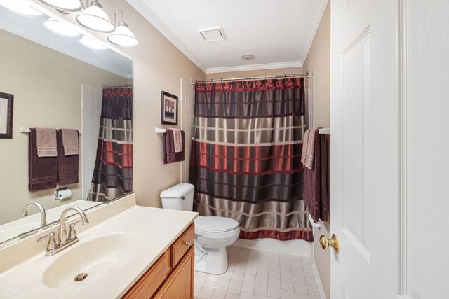 1080 Victoria Drive, Fox River Grove, IL 60021