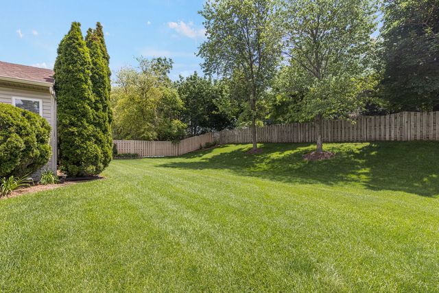 1080 Victoria Drive, Fox River Grove, IL 60021