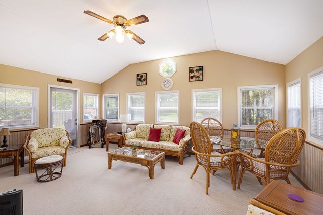 1080 Victoria Drive, Fox River Grove, IL 60021
