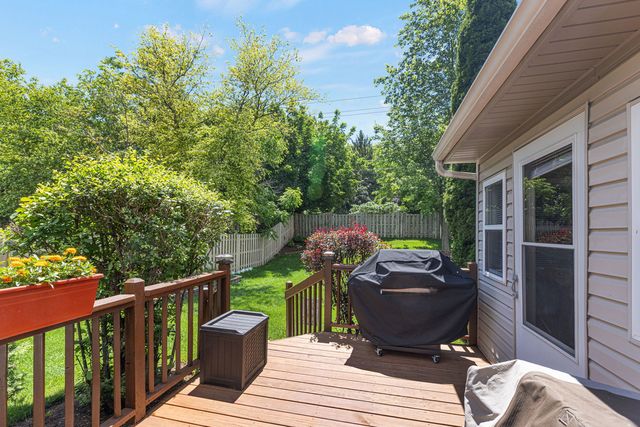 1080 Victoria Drive, Fox River Grove, IL 60021