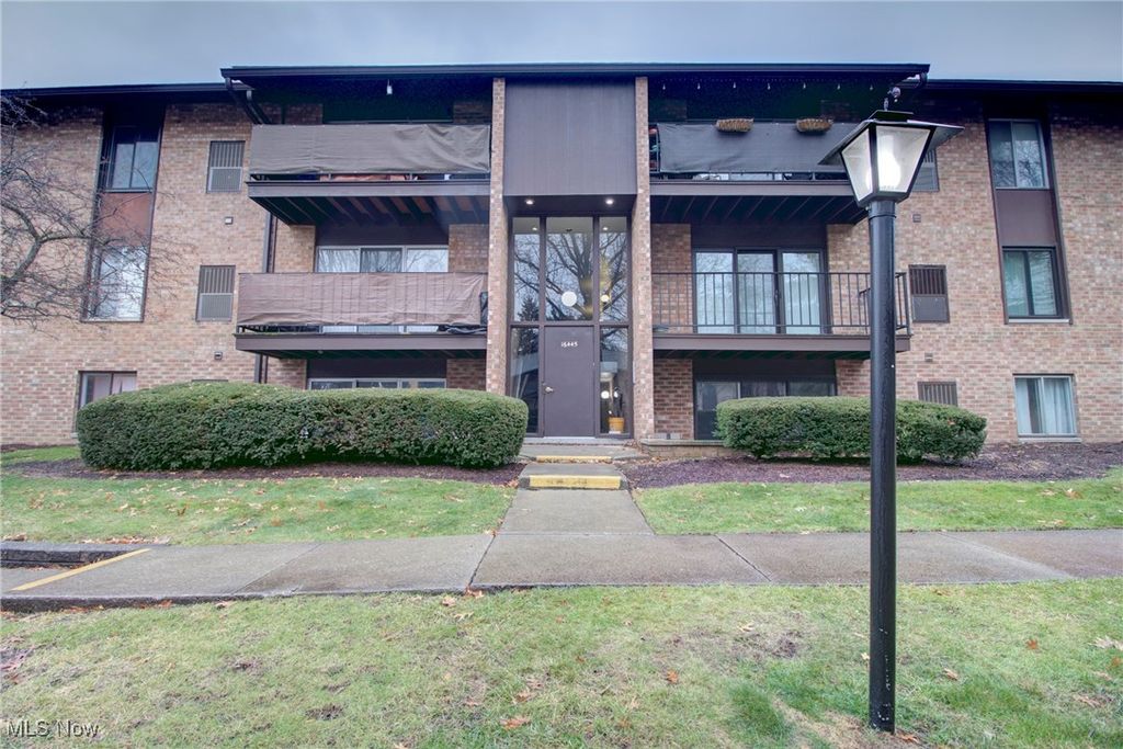 16445 Heather Lane F 101, Middleburg Heights, OH 44130
