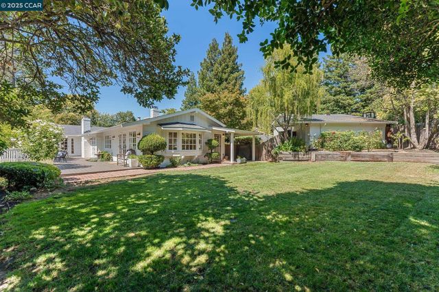 645 Los Palos Dr, Lafayette, CA 94549