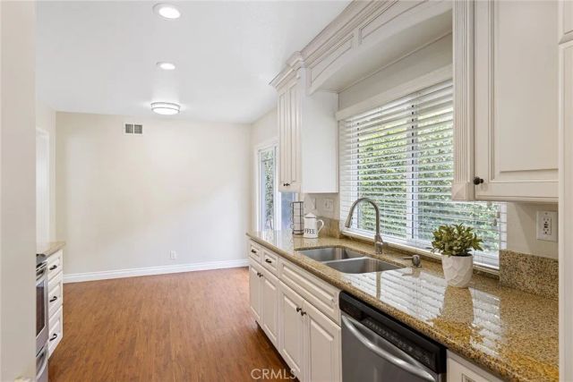 14 Woodgrove 19, Irvine, CA 92604