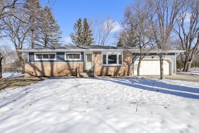 19260 Brookdale DRIVE, Brookfield, WI 53045