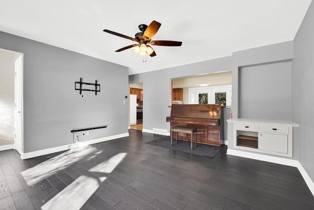 19260 Brookdale DRIVE, Brookfield, WI 53045