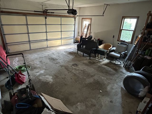 2504 BISON Court, Erie, PA 16509